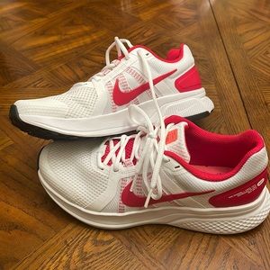 Nike Running Shoes Womens 9 ** Brand New **